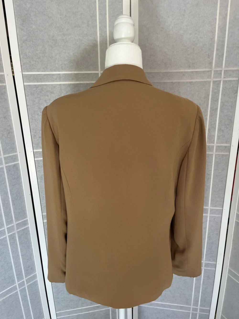 Classic Camel Single-Breasted Blazer - Picture 2 of 3